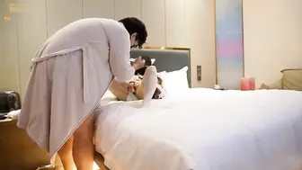 萝莉口技服务和主人在电竞房激战内射精液流出骚穴喵喵酱
