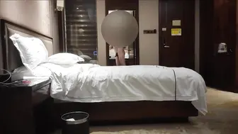 超极品！19岁JK黑丝制服少女 雪白的奶子 被操的两只大白兔一晃一晃的