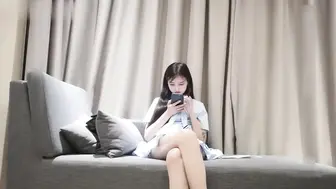 长相清纯甜美花臂纹身嫩妹，舌吻调情扣逼上位骑坐后入猛操，被操的呻吟大声非常诱人