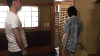 CAWD-915 [中文字幕]性觉醒的乡村侄女缓缓地用她湿润年轻的阴唇摩擦着她的叔叔-青葉はる