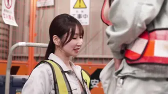 HSODA-096 [中文字幕]在工地绽放的一朵淫穴。～脱掉衣服涌出的汗水和忍耐汁液和咕叽咕叽的声音～ 依本栞