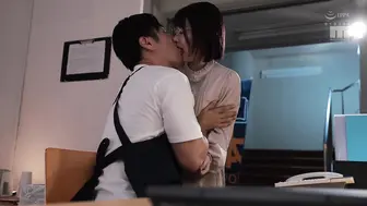 MIDA-406 [中文字幕]戴着土气眼镜的书店打工妹其实是个反差闷骚巨乳女孩 水卜樱