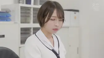 HMN-874 [中文字幕] 一本正经的会计眼镜职员，竟然是M感的女王大人！通过释放工作压力与欲望的抖S玩法，立场逆转的我被迫接受体内射精管理 - 宍戸里帆
