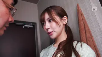 SONE-785 [中文字幕] 新人体育节目主持人，被电视台安排给受欢迎的运动员也无法拒绝...被用力插入的活塞运动干到快要死掉 楓ふうあ