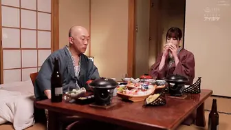 IPX-528 [无码中文字幕] 美女OL超讨厌上司出差睡觉中被夜袭拍下照片威胁调教出轨做爱 - 枫花恋