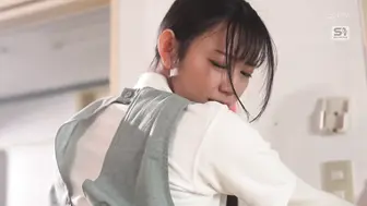 SONE-923 [无码中文字幕]儿子的保育师是个贴心的女孩子 即便被父亲胁迫都不会拒绝的女人 明日叶三叶