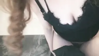 说话很拽的三陪大胸妹你长得那么丑还出来玩杰哥KTV撩妹花了500块厕所干金发大胸妹口爆