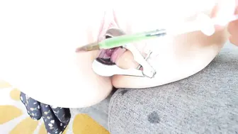 第6部：把一瓶风油精全部倒入子宫里面，下体直接燃烧，在用铁棒扩张，直接玩烂