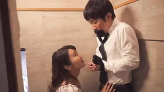 JUQ-536 [中文字幕] 大島優香 - 目擊到朋友的媽媽・優香不為人知一面的我，用打樁機騎乘位讓我封口保密並被調教成中出肉按摩棒了…。
