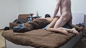 身材苗条少数民族美少女露脸啪啪自拍，与同居男友各种激情造爱，无水印原档