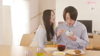 SNOS-307 [无码中文字幕]无论是远程办公时 吃饭时还是睡觉时 都要强行扒光忙碌丈夫的衣服 让他勃起 并趁其不备强行插入 村上悠华