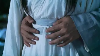 《尹志平爆肏小龙女》月光树下，蒙眼小龙女，被尹志平大屌爆肏侵犯！